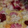 バラの花びらを集めて