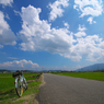 雲と道と自転車と