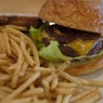 ハンバーガーとポテト