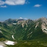 三俣蓮華岳山頂から鷲羽岳をのぞむ