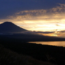 山中湖と夕暮れの富士