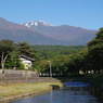 洗沢川と鳥海山・秋