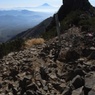 権現岳山頂から富士を望む