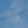 月と飛行機