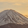 富士の頂を望む