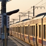 三毛門駅のホームで
