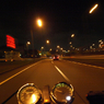 夜を走る