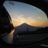サイドミラー越しの富士山