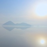 洞爺湖に昇る朝日
