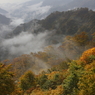 紅葉と山並