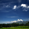 山の上の向こうは山