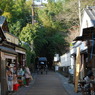 お寺へ続く道