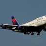 着陸（53）DELTA 747-400 