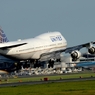 着陸（72）UNITED 747-400 
