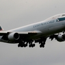 着陸（97）CATHAY CARGO 747 