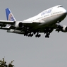 着陸（107）UNITED 747-400 