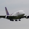 着陸（125） THAI Airbus A380-841