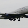 着陸（127）Delta 747-400 
