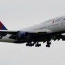 着陸（129）Delta 747-400 