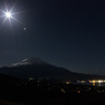 月明かりの山中湖と富士
