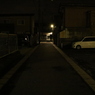 夜の街を歩く。