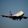 着陸（215）DELTA 747-400