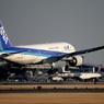 着陸（218）ANA 777-281 
