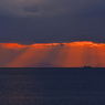 冬の播磨灘に沈む夕日１４（薄明光線）