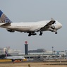 UNITED 747-400 到着