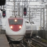 十日町駅に進入する特急「はくたか12号」