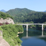 龍ヶ鼻湖に架かる橋