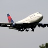 DELTA 747-400 到着　