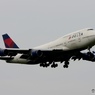 DELTA 747-400 到着　