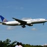 United 777-224 到着　