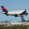 Delta 747-400 到着　