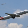出発　American 777-223