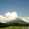 雲に覆われる大山