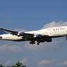 DELTA 747-400 到着　
