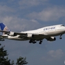 UNITED 747-400 到着　