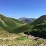 鷲が羽を広げたような山