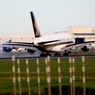SINGAPORE A380-841 到着　