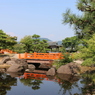 紫式部公園－中島に架かる橋と釣殿（つりどの）