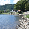湖畔の散歩・湖岸の石積み