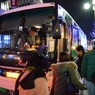 若者、夜の旅立ち