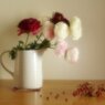 水差しの中の花