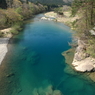 水底深く色深く