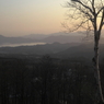 夕暮れの田沢湖を望む