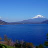 青い本栖湖