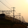 夕焼けの中の列車①