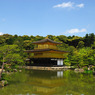 青空の下の金閣寺